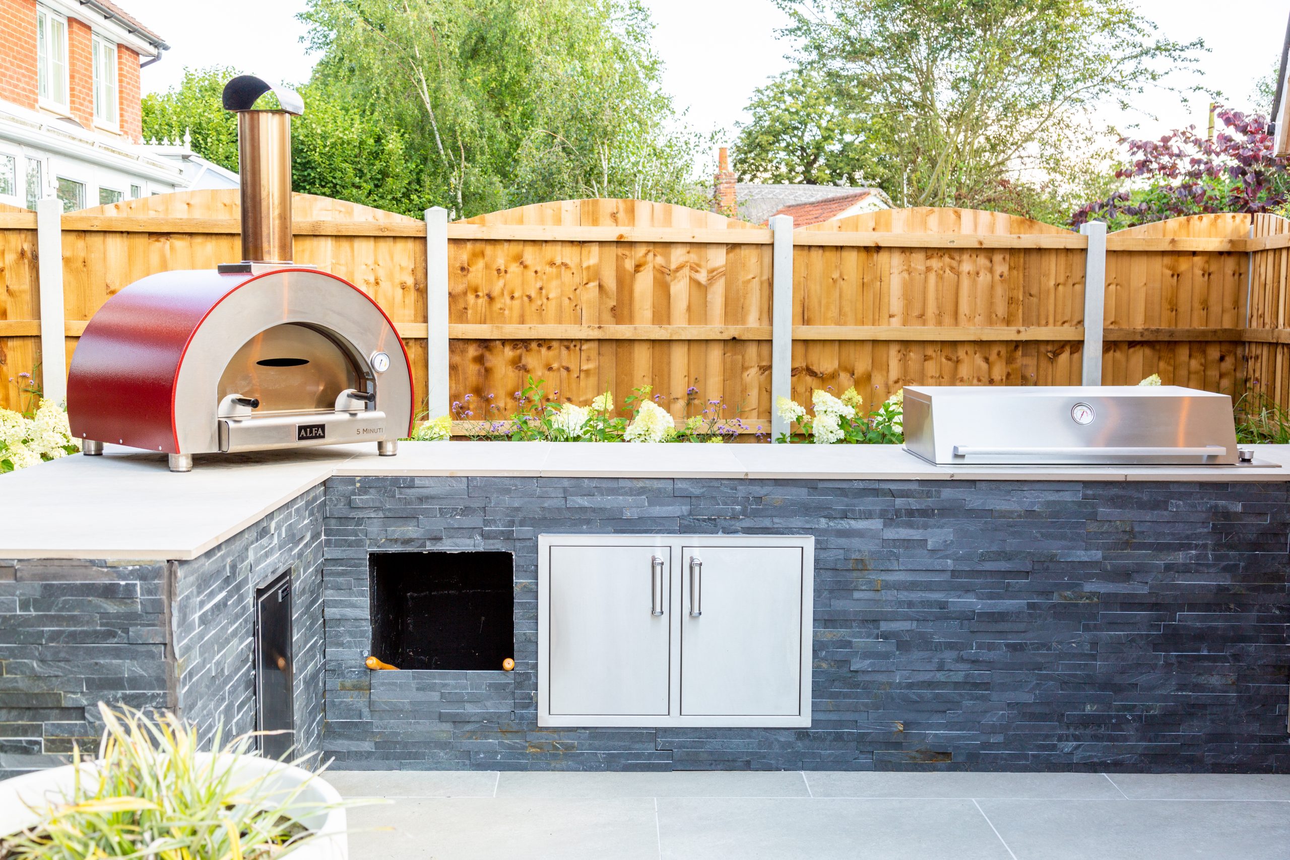 How to design an outdoor kitchen: the ultimate guide